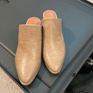 Universal Threads mules size 6.5